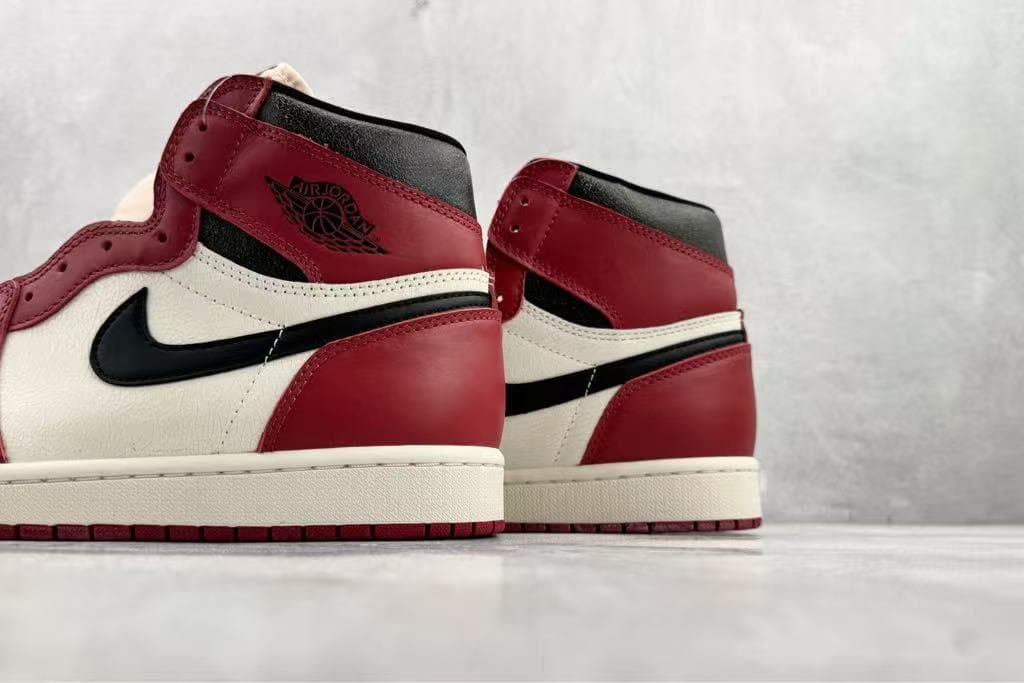 Nikē Air Jordān 1 赤白黒 ハイカット