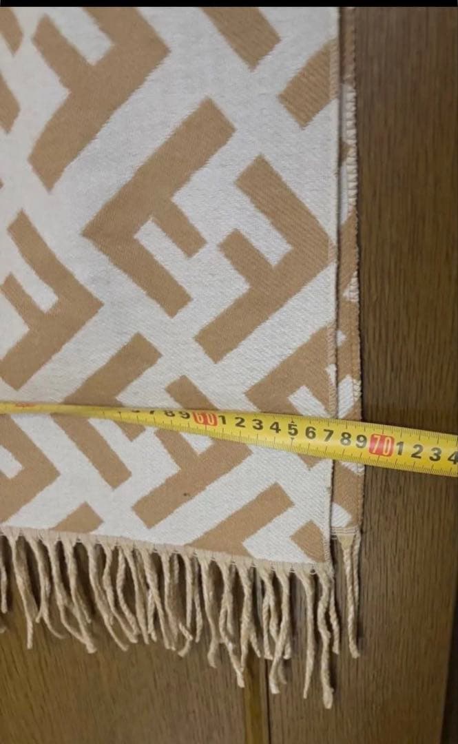 Fendi ロゴマフラー ベージュ ホワイト