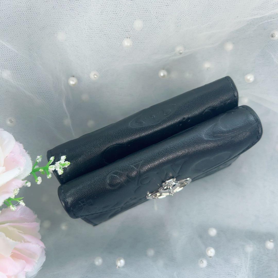 VivienneWestwoodエンボス加工の黒い三つ折り財布