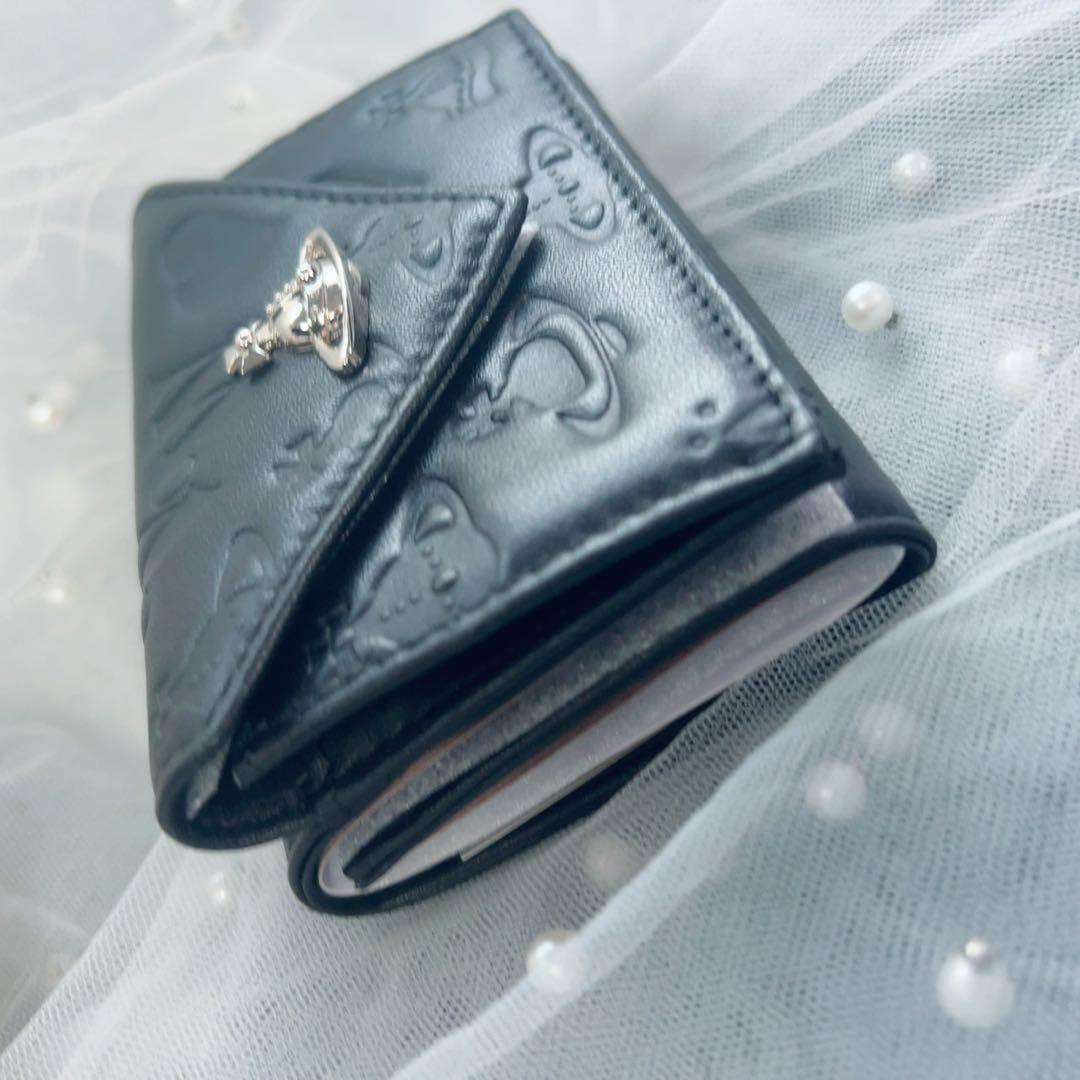 VivienneWestwoodエンボス加工の黒い三つ折り財布