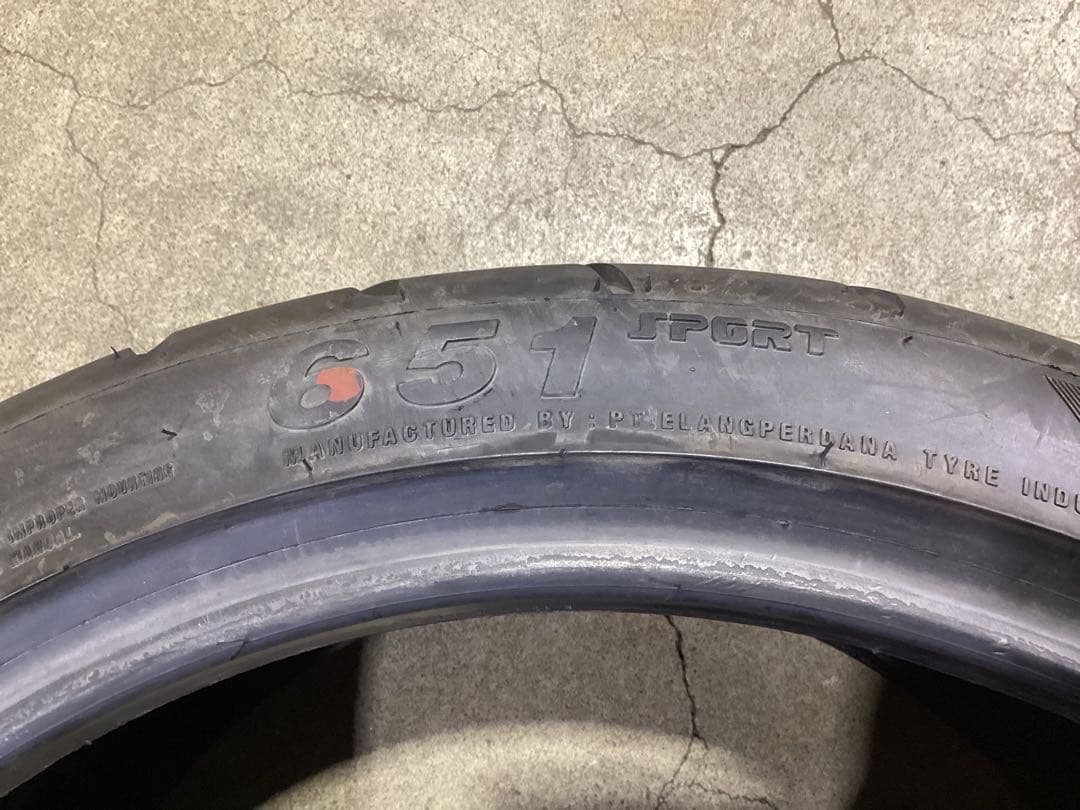 激安 255/35R18 アクセレラ 651 サマータイヤ 4本 送料込み