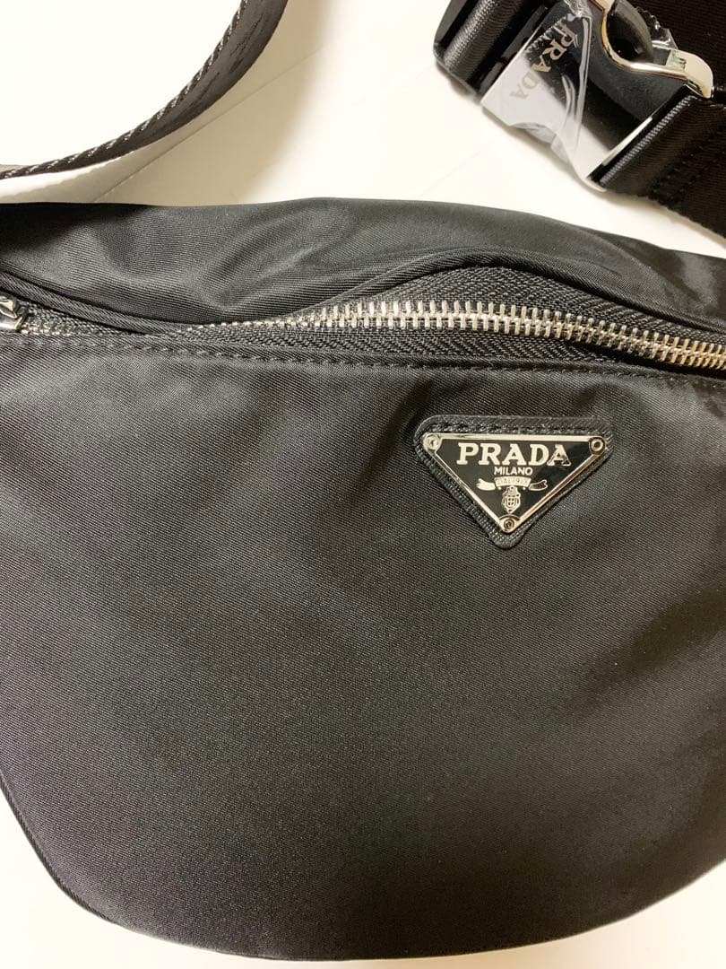 PRADA ブラック ボディバッグ　レア！ノベルティ中古品