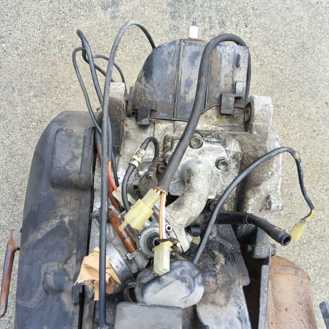 レッツ2エンジン（A148型6.8馬力）キャブレター付　発電系は外します。