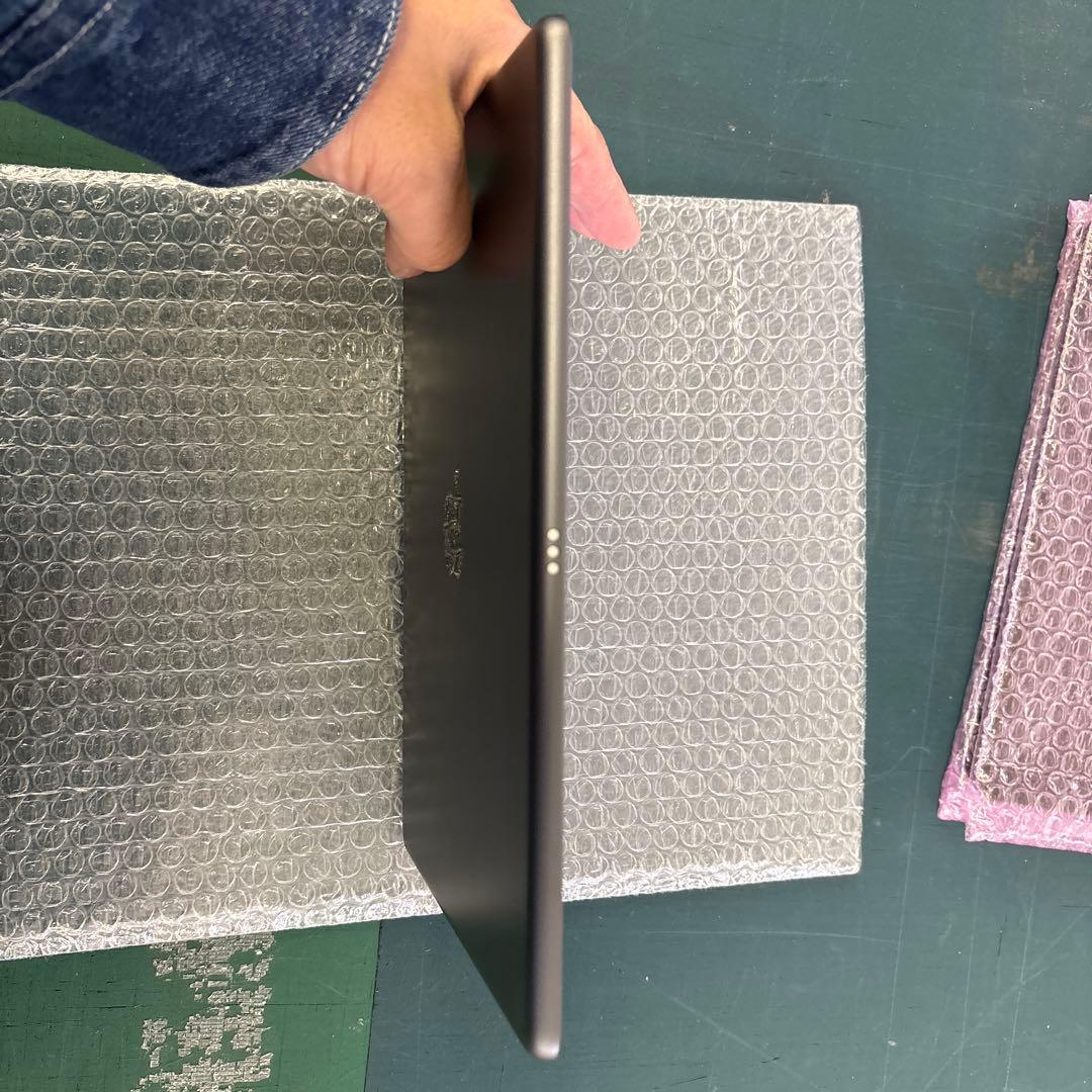 【3】Apple iPad 第8世代10.2インチ スペースグレー 本体