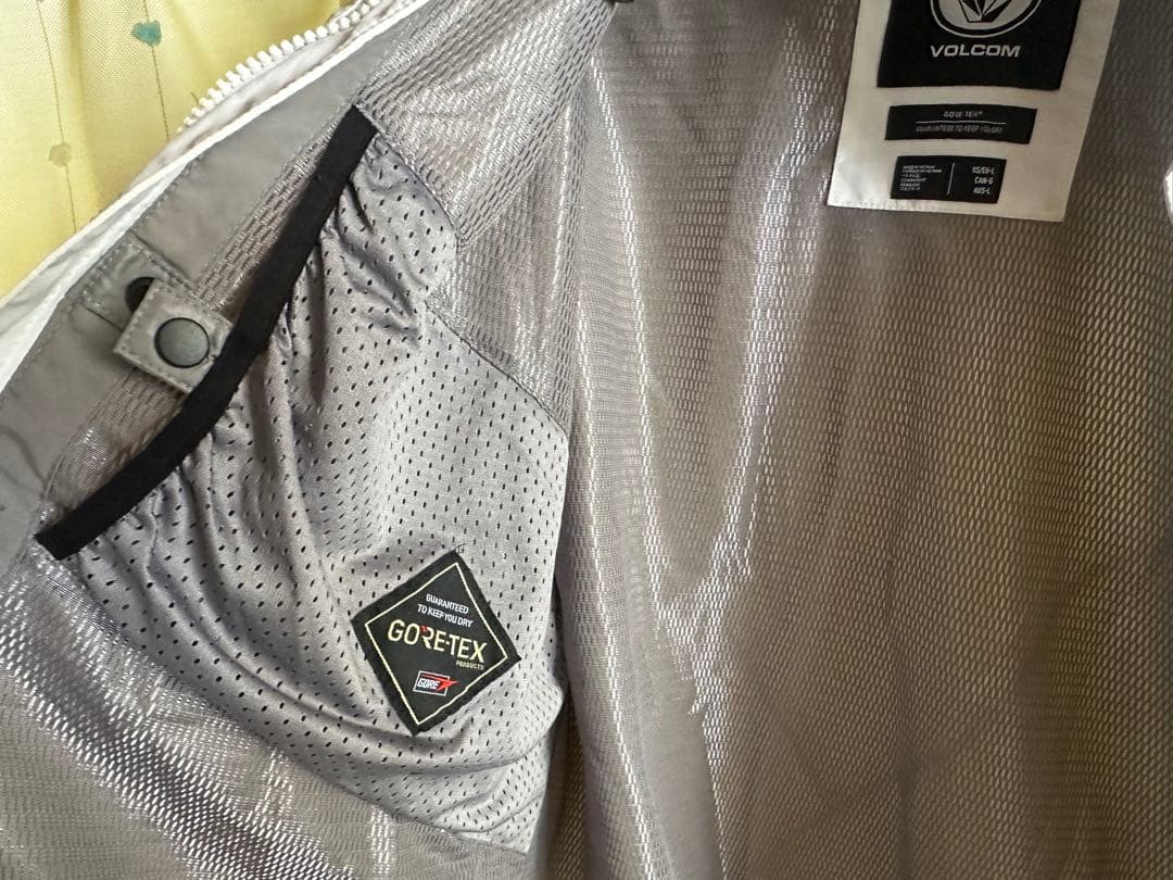 VOLCOM GORE-TEX ホワイトジャケット