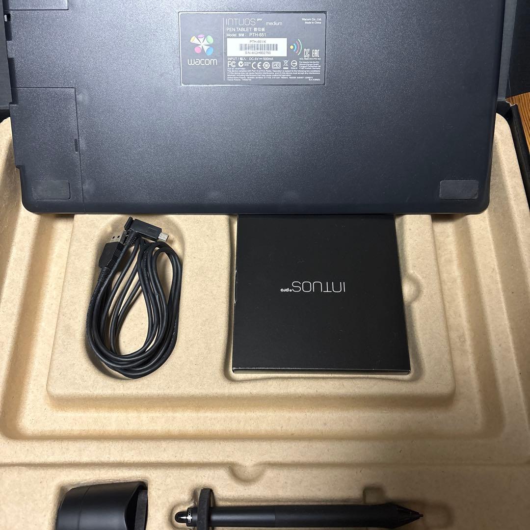 Wacom INTUOS pro PTH-651/K1 Mサイズ