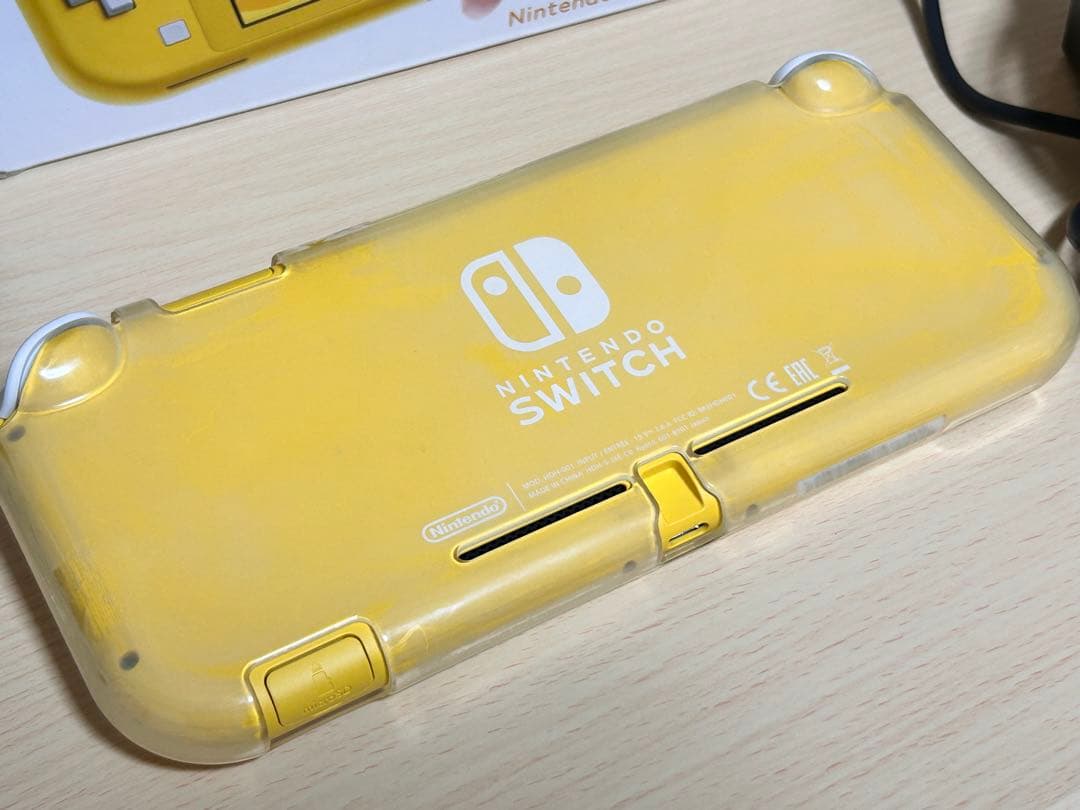 Nintendo Switch light イエロー☆付属品あり