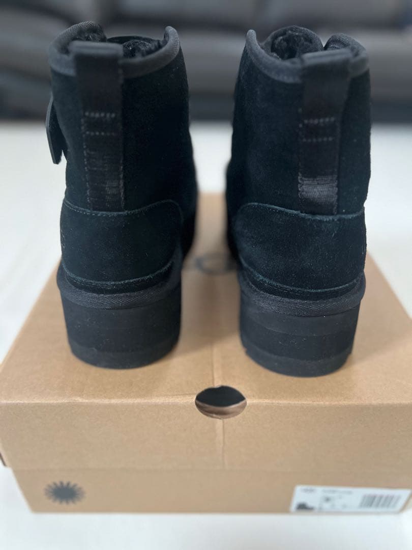 UGGオーストラリア Neumel Platform UGG ロゴ ブーツ