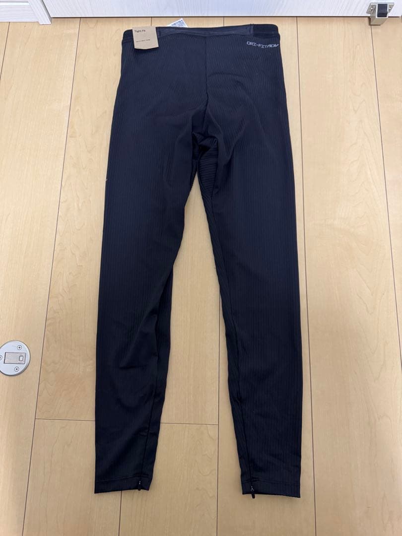 新品未使用　ナイキ　エアロスイフト ロングタイツ　Sサイズ