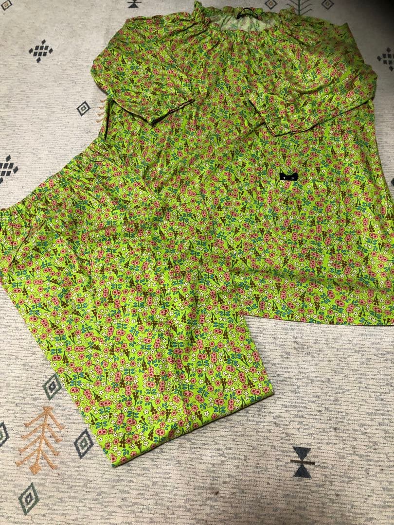 新品タグ付き マタノアツコ パジャマ。