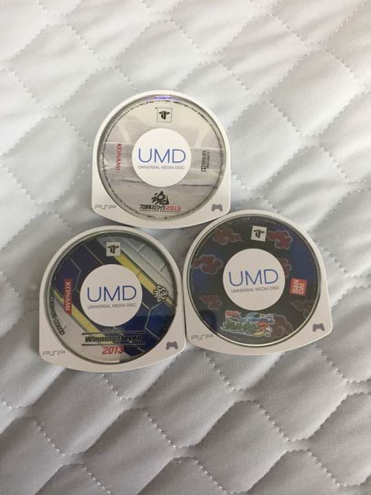 PSP 本体 ケース・保護フィルム・ソフト・メモリ付き