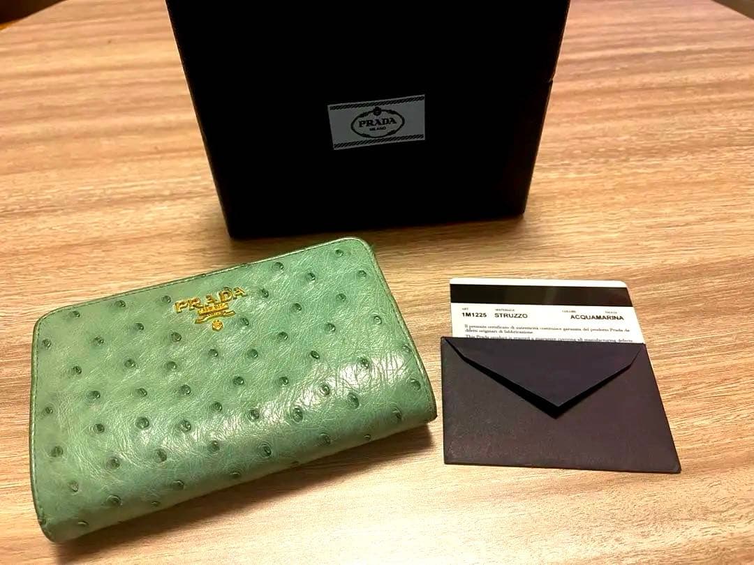PRADA 二つ折り財布 オーストリッチレザー ミントグリーン