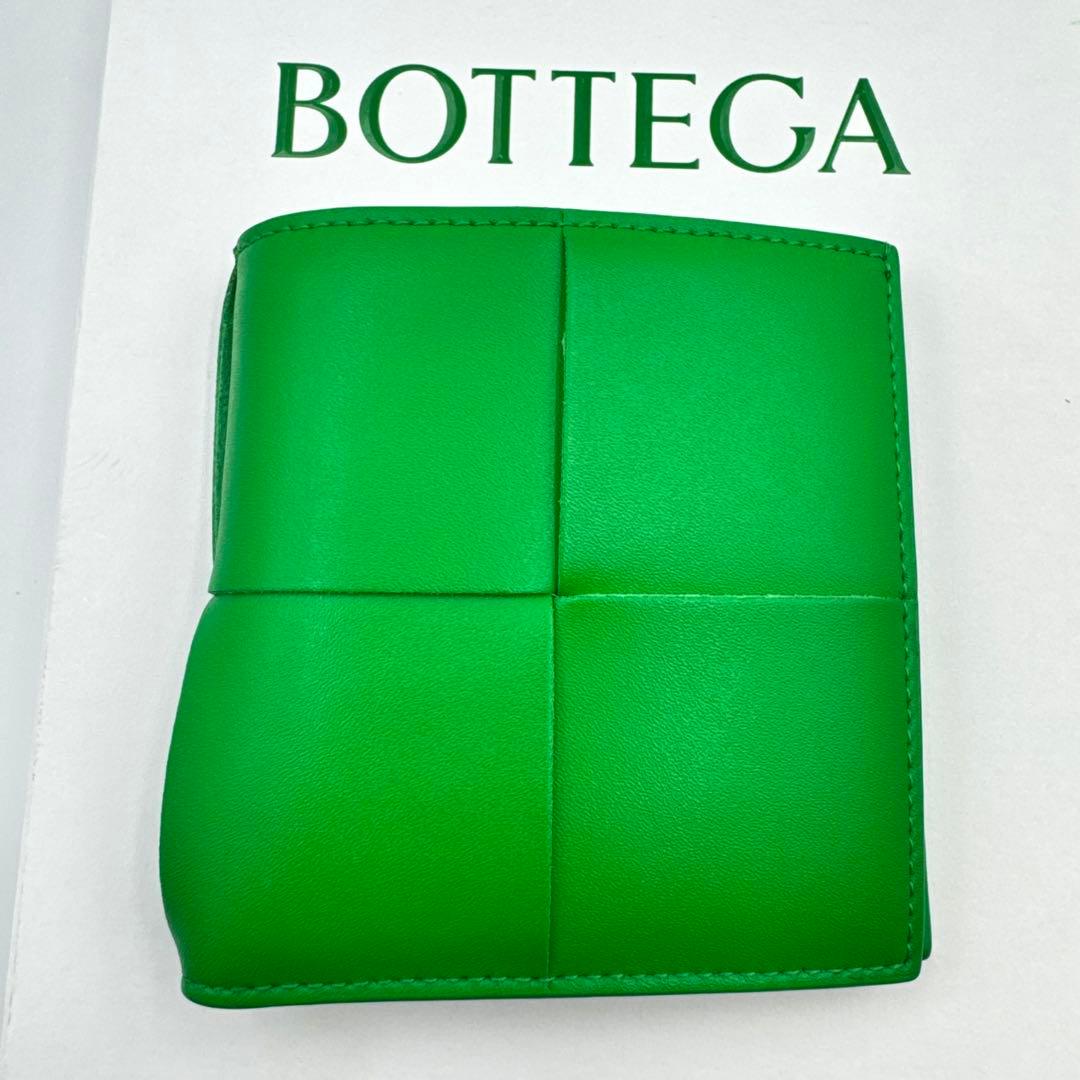 未使用品✨BOTTEGA VENETA カセット　二つ折り　お札入れ　レザー