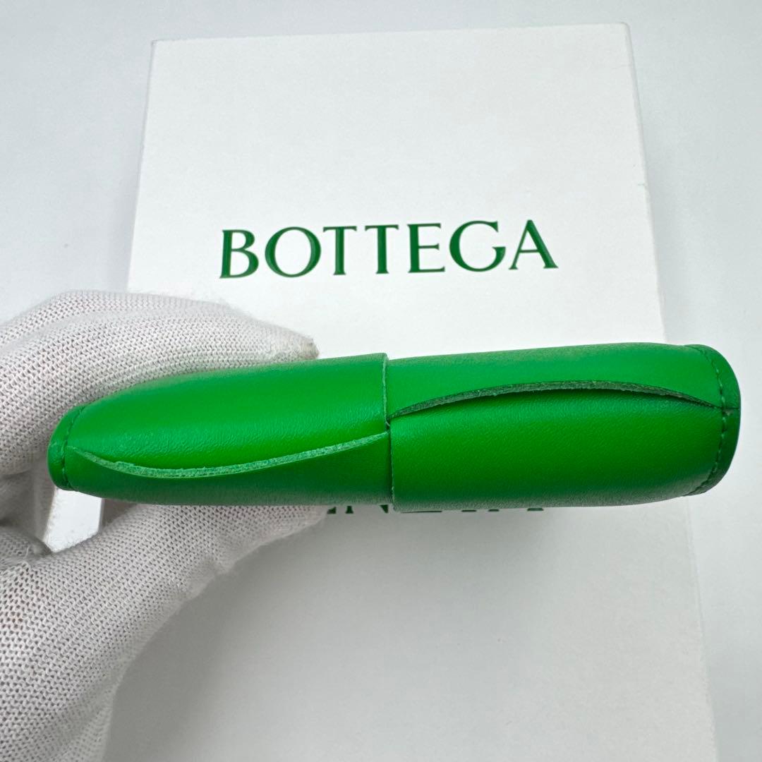 未使用品✨BOTTEGA VENETA カセット　二つ折り　お札入れ　レザー