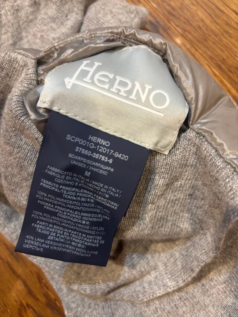 HERNOグレー マフラー ダウンパネル付き