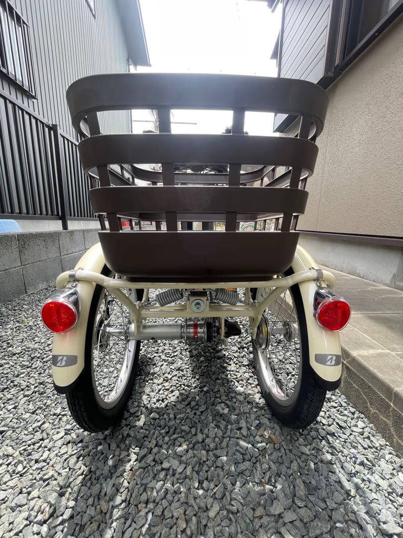 【電動三輪自転車】ブリヂストン ラクット（RAKUTTO）極美品／前後カゴ付き