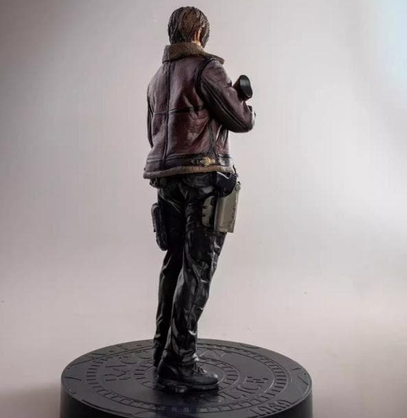 バイオハザード　レオン・S・ケネディ　フィギュア　塗装完成品