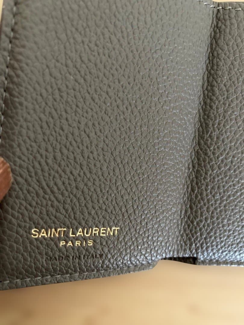SAINT LAURENT グレー 三つ折り財布　美品❣️