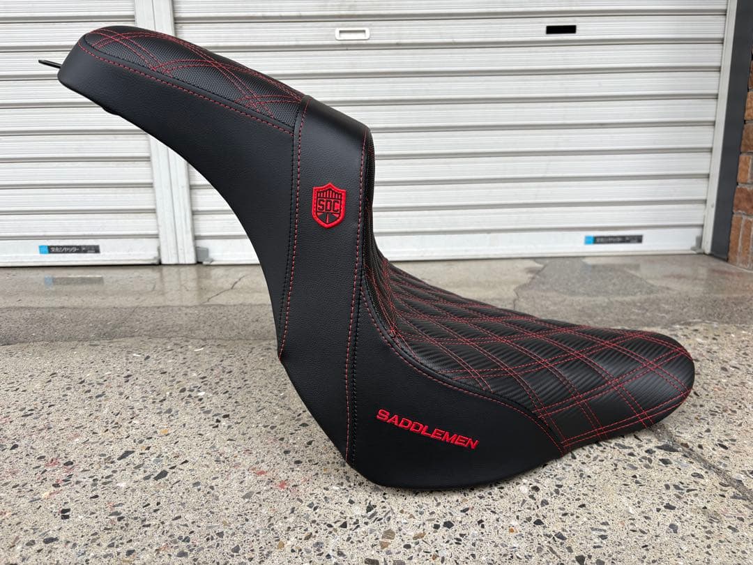 SADDLEMEN バイクシート 黒/赤 ダイヤモンドキルティング