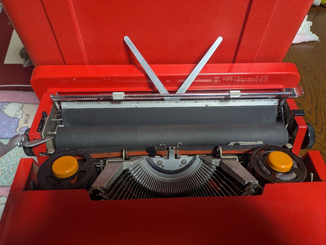olivetti valentine 赤バケツ　タイプライター