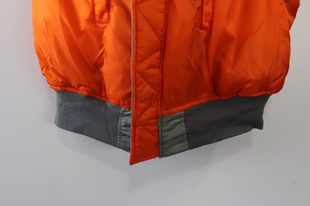 出*m様 デッドストックALPHA INDUSTRIES MA-1 ベストシルバ