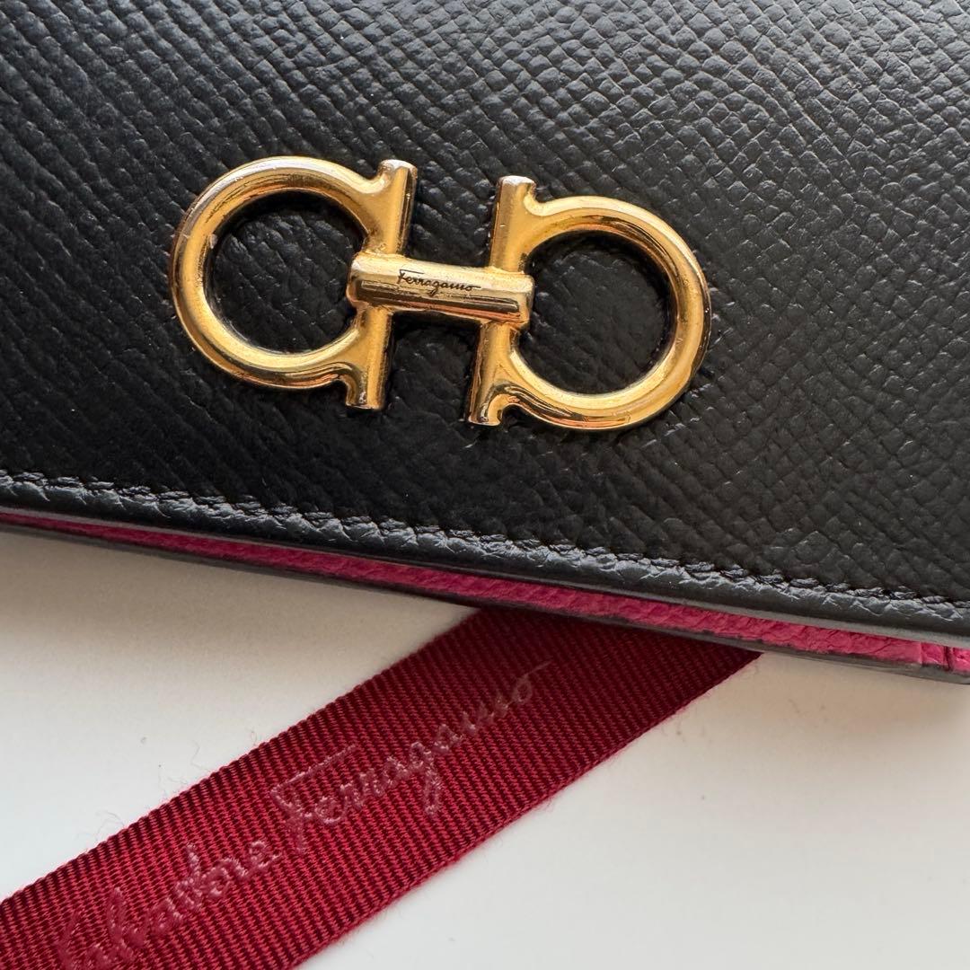 【美品】340 Ferragamo サルバトーレフェラガモ 2つ折り財布