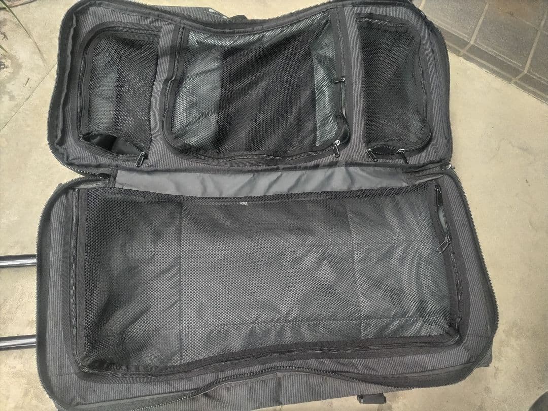 DAKINE 　大型キャリーバッグ　大容量　　海外旅行　70×35×30㌢