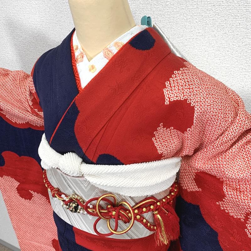 505z3〇個性的！ 振袖 絞り染 雪輪文 地紋 紺 赤〇美品 成人式 結婚式