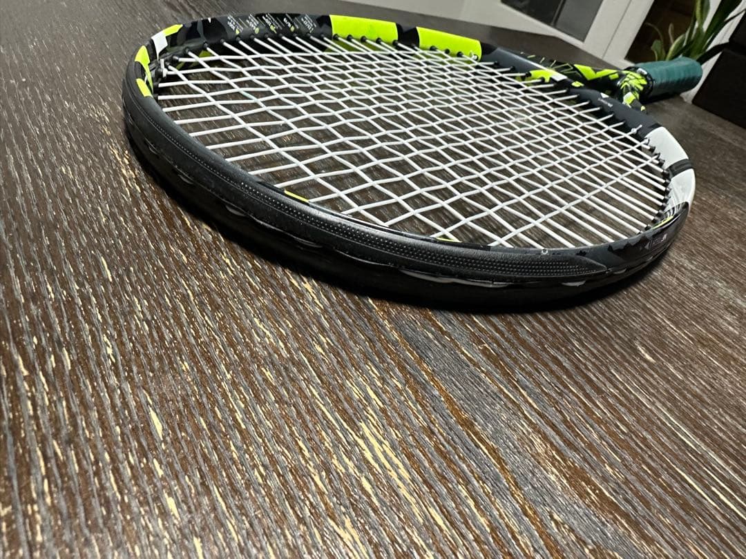 Babolat Pure Aero テニスラケット 300g 100インチ
