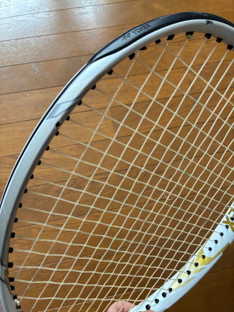 YONEX ezone100Ｌ G2 ホワイト/ゴールド 大阪なおみモデル