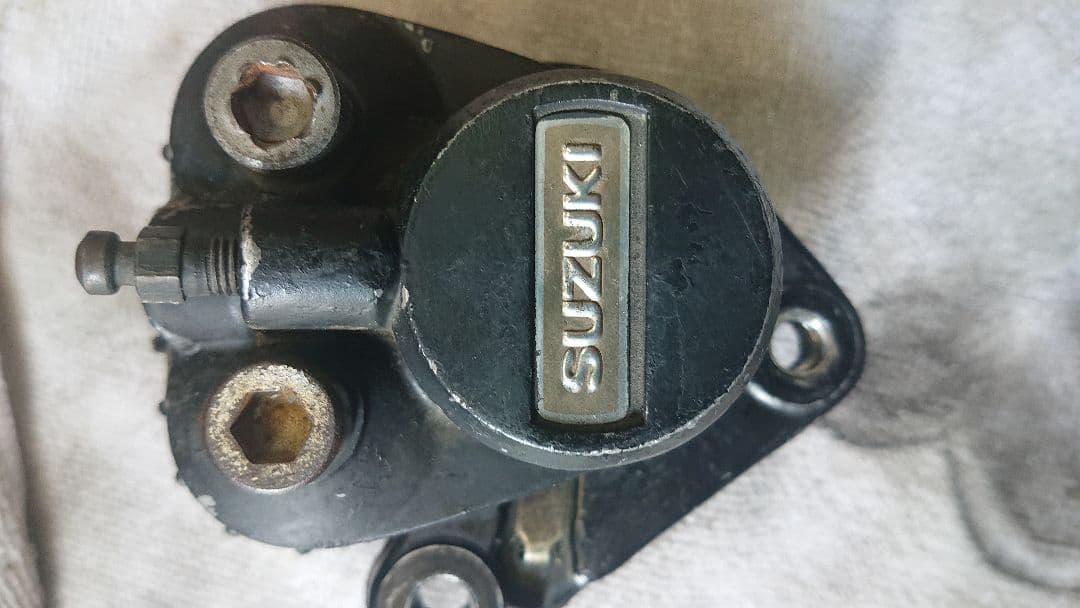 スズキ GT380 フロント ブレーキ キャリパー gt550 gt750