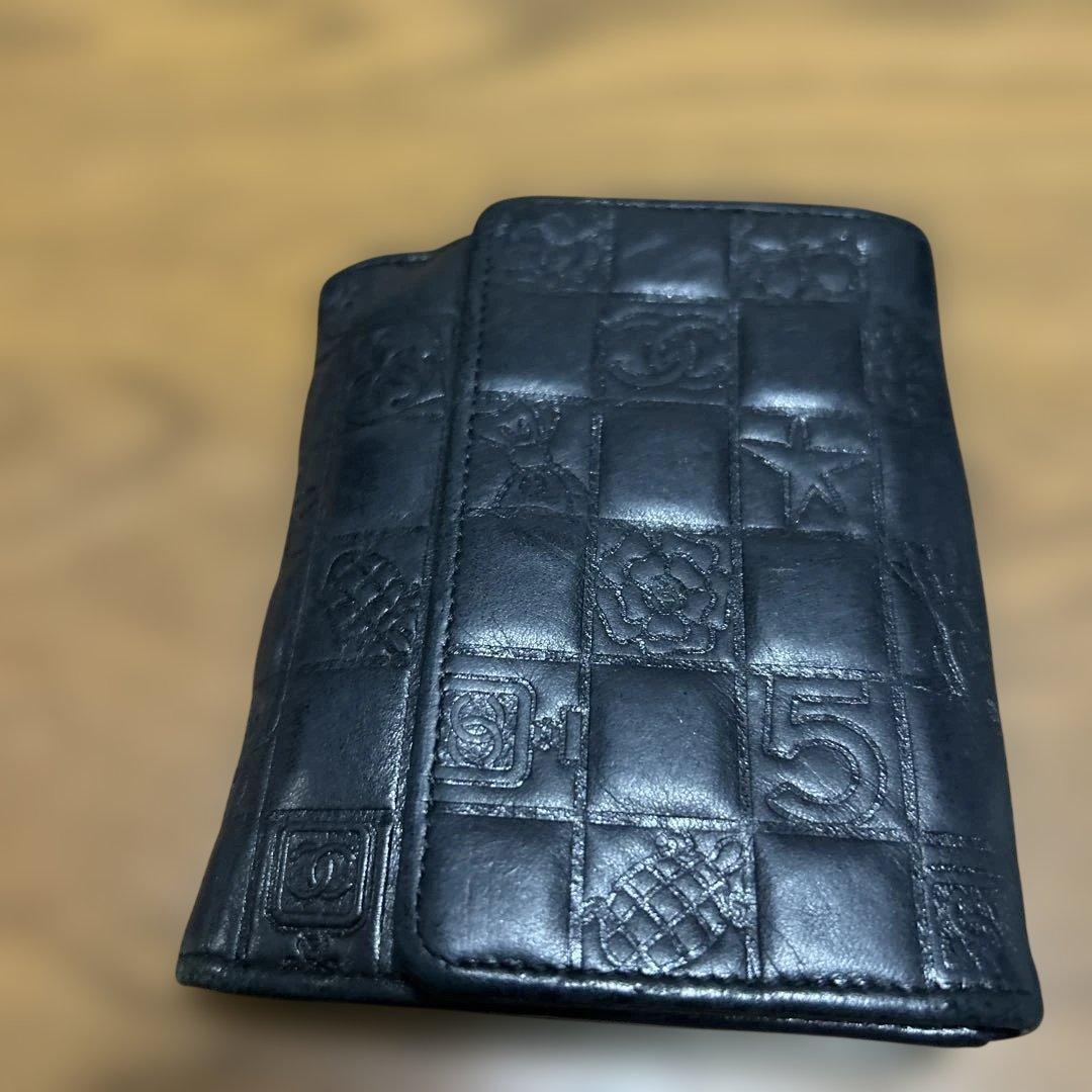 CHANEL 黒 レザー 二つ折り財布