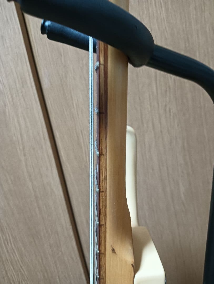 SELDER エレキベース アイボリー