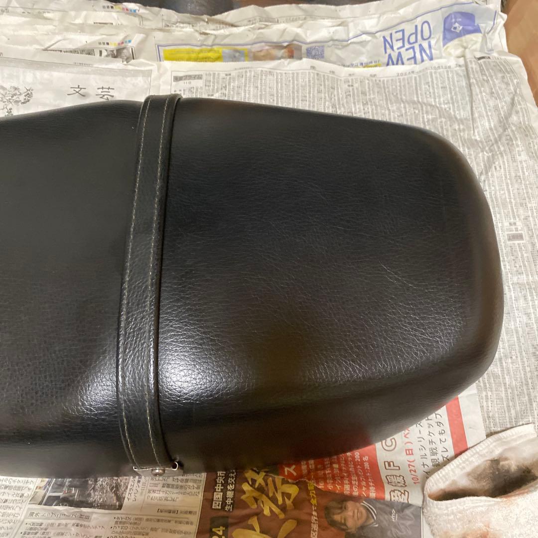 ゼファー750 純正シート　廃盤ヒンジ付き　送料込み
