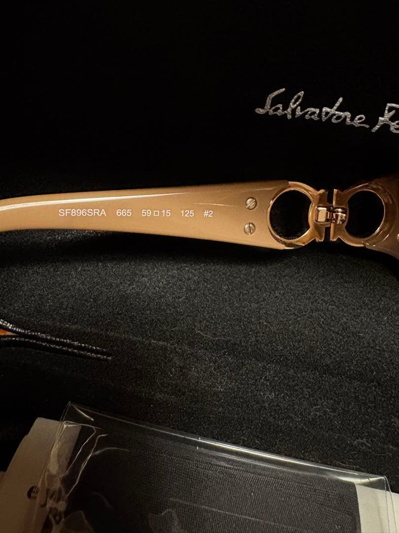 《Salvatore Ferragamo 》サングラス