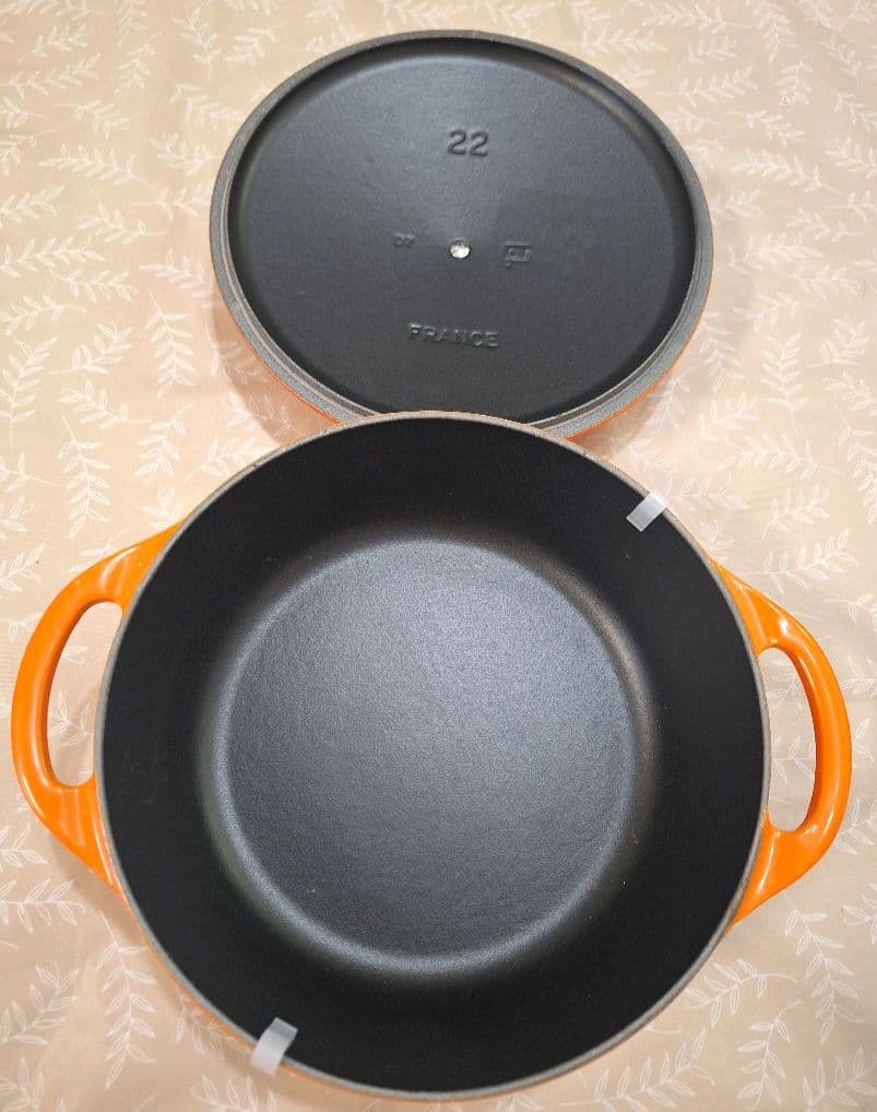 LE CREUSET　ル・クルーゼ　両手鍋 22cm オレンジ