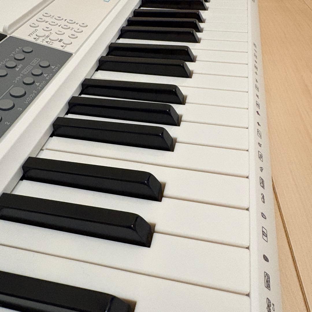 CASIO LK-516 ホワイト キーボード ピアノ