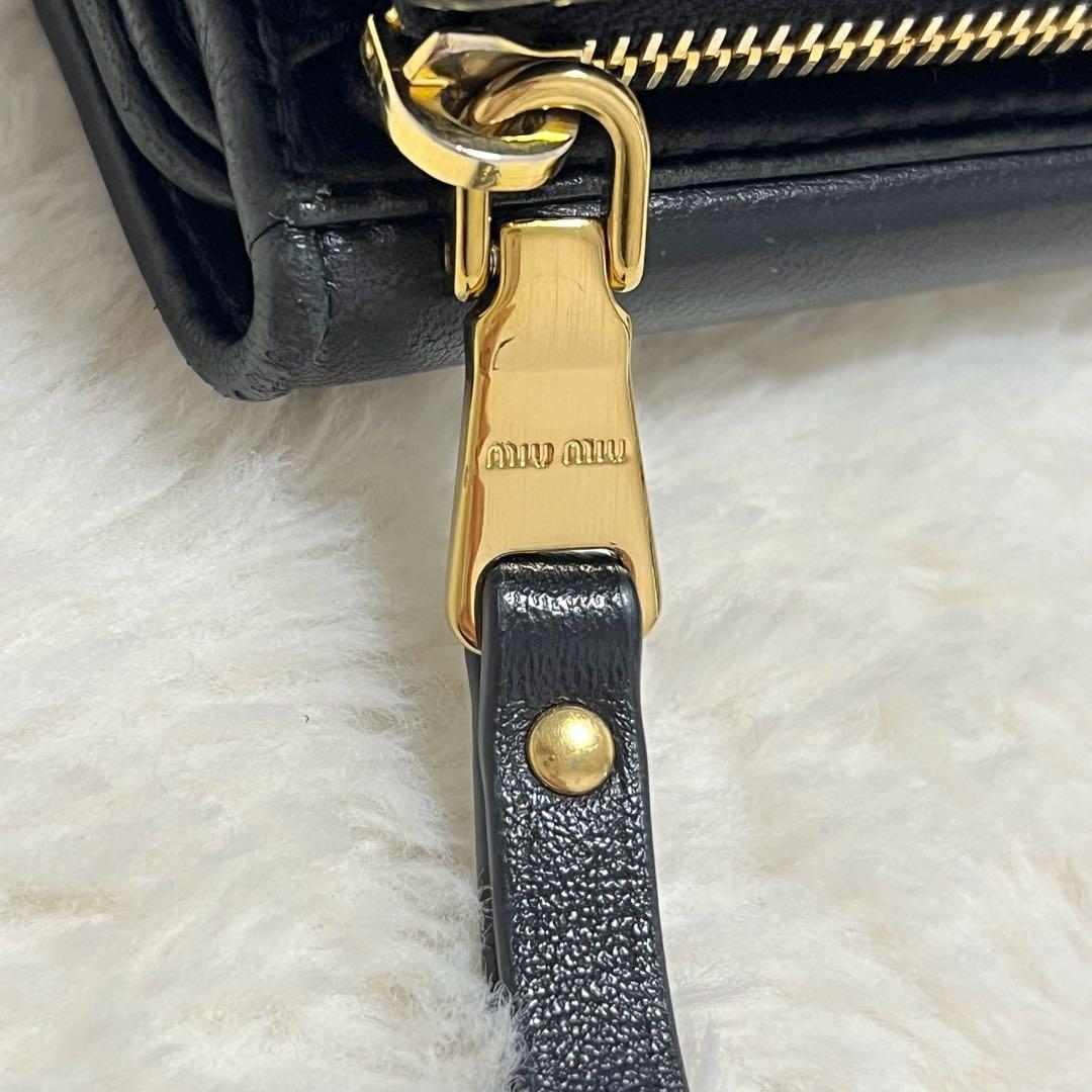 美品 miumiu ミュウミュウ マテラッセ 二つ折り財布 ブラック