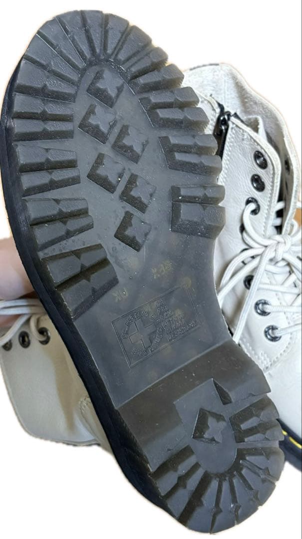 M*様 Dr. Martens ホワイトハイカットブーツ