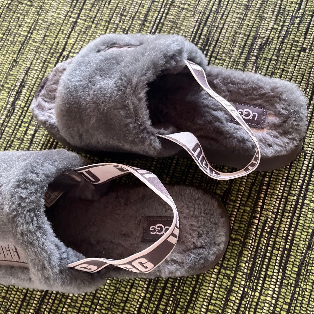 UGG グレー ファースライドサンダル