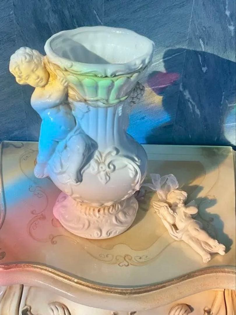 ⚜️イタリー製バロックスタイルのアイボリー陶器製花瓶と天使の飾り物のセット⚜️
