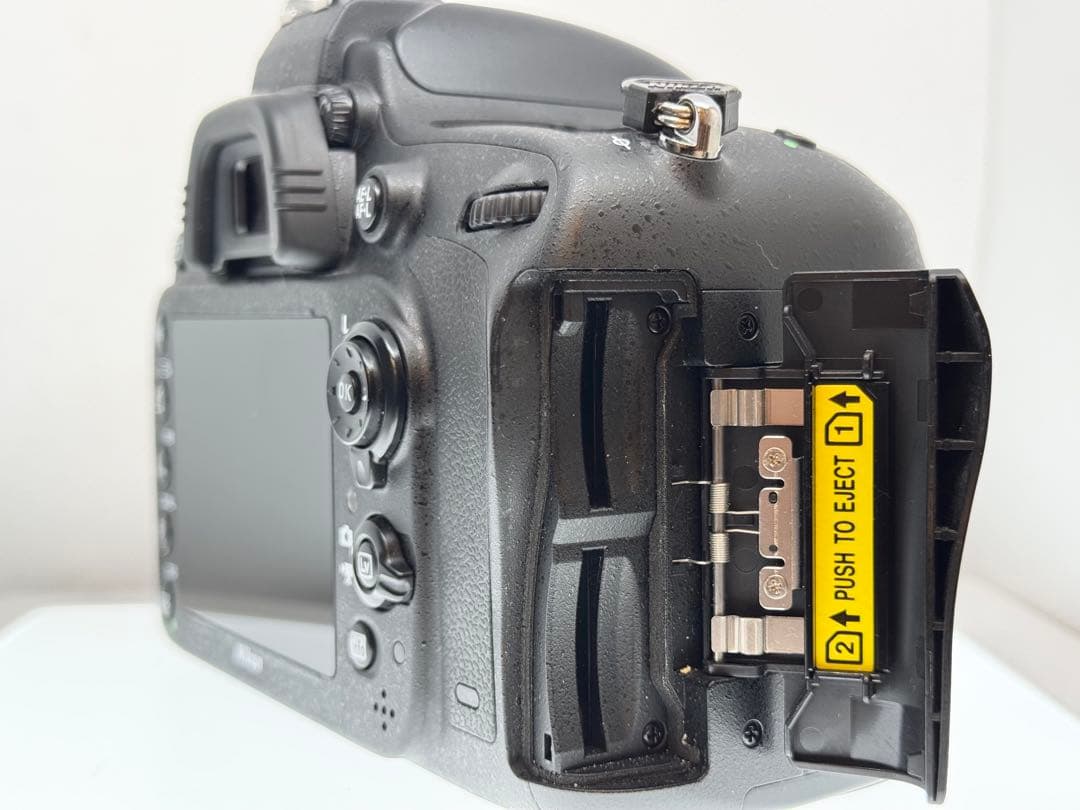 Nikon D610 フルサイズデジタル一眼レフ 本体　少し訳あり美品