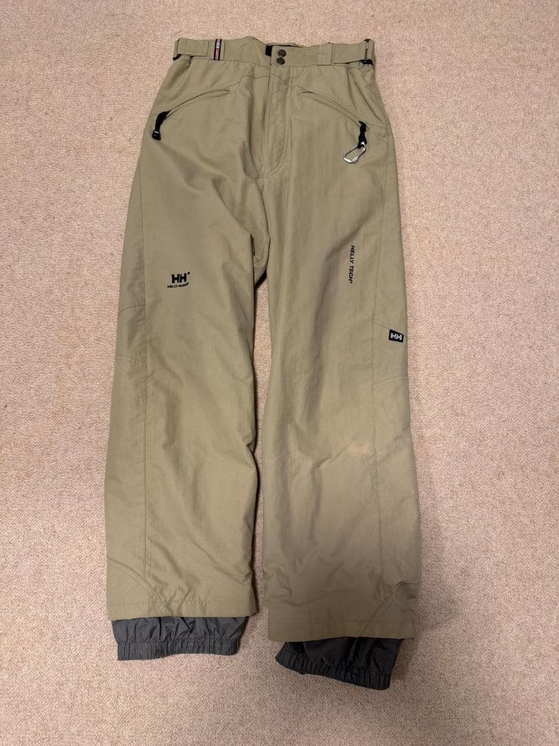 スノーボードウェア　上着RONIN、ズボンHELLY HANSEN セット