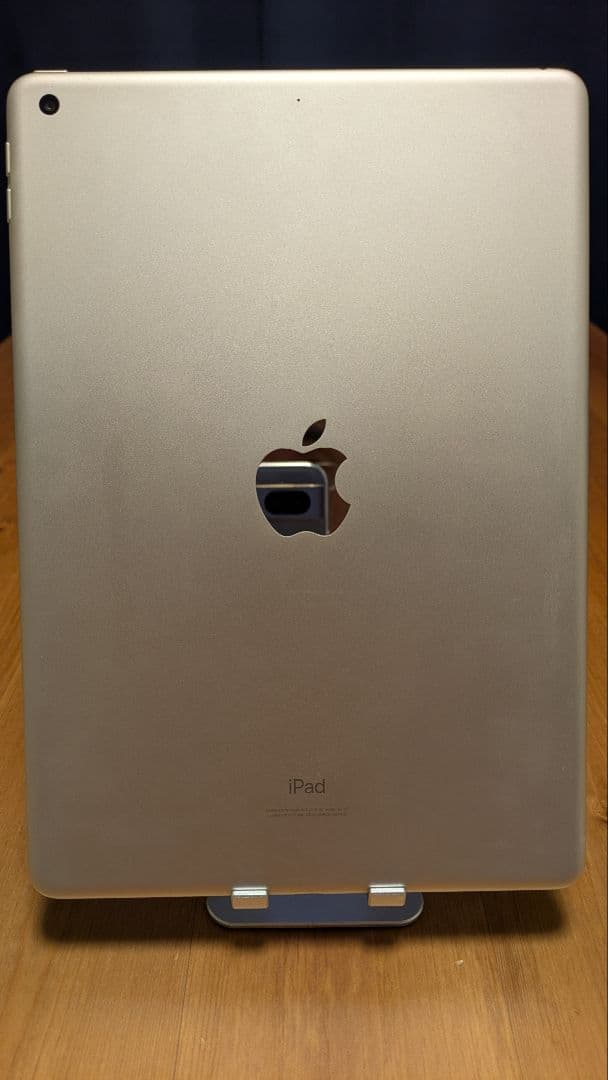 【中古】 iPad 第7世代 128GB 美品 シルバー 10.2インチ