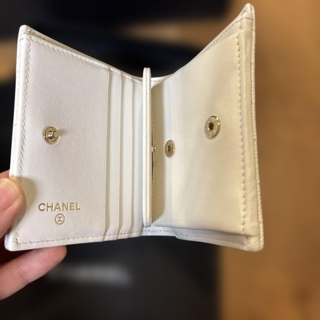 CHANEL 二つ折り財布 ホワイト