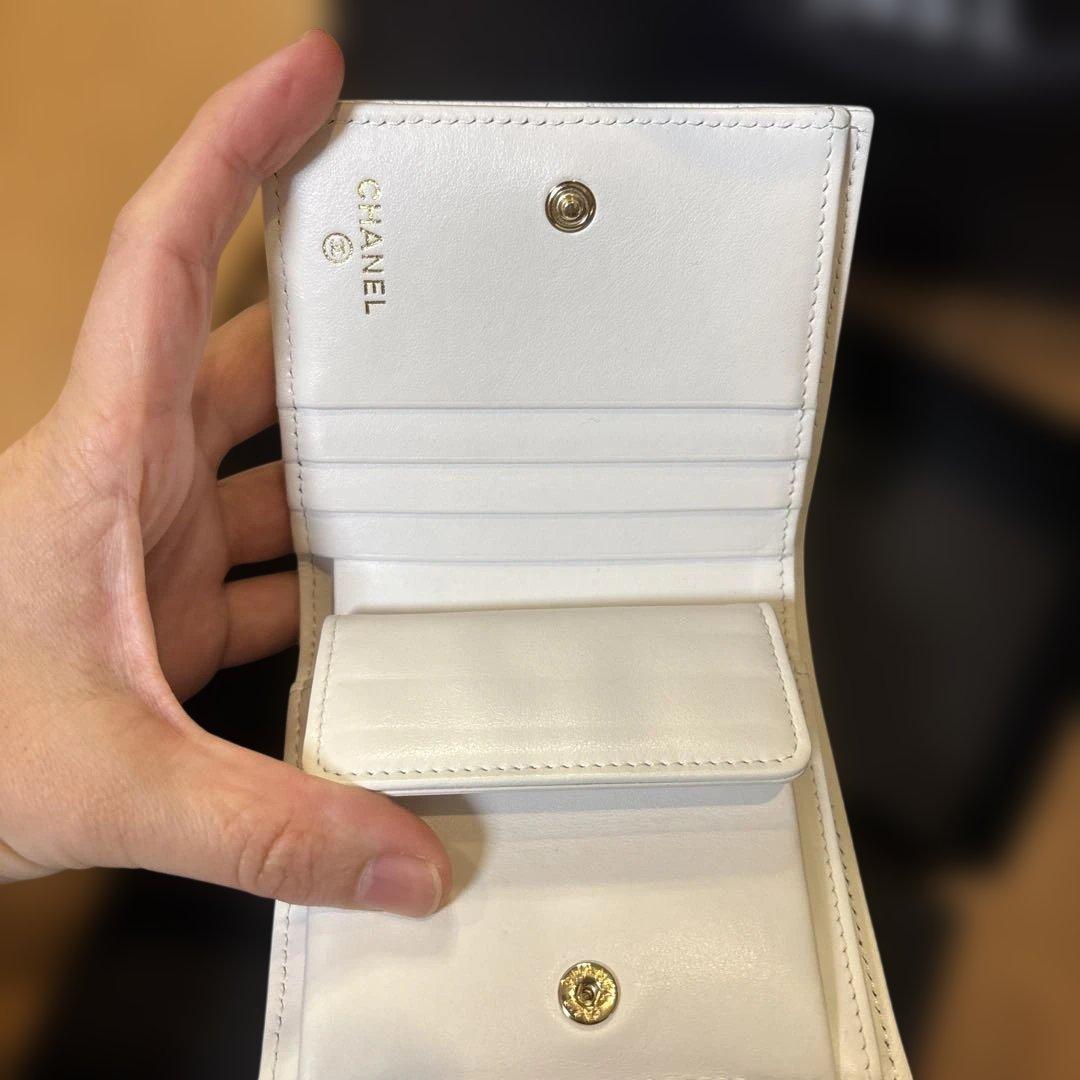 CHANEL 二つ折り財布 ホワイト