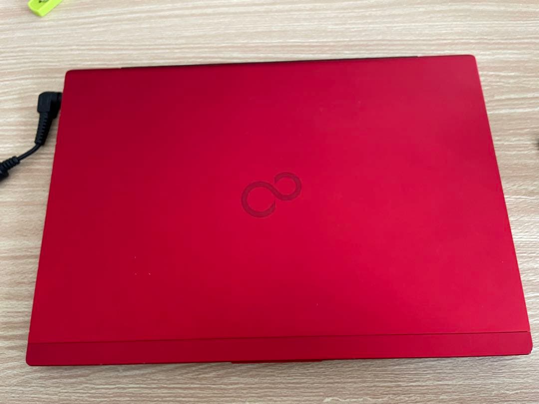 Fujitsu LIFEBOOK UH75/C3 赤色ノートPC