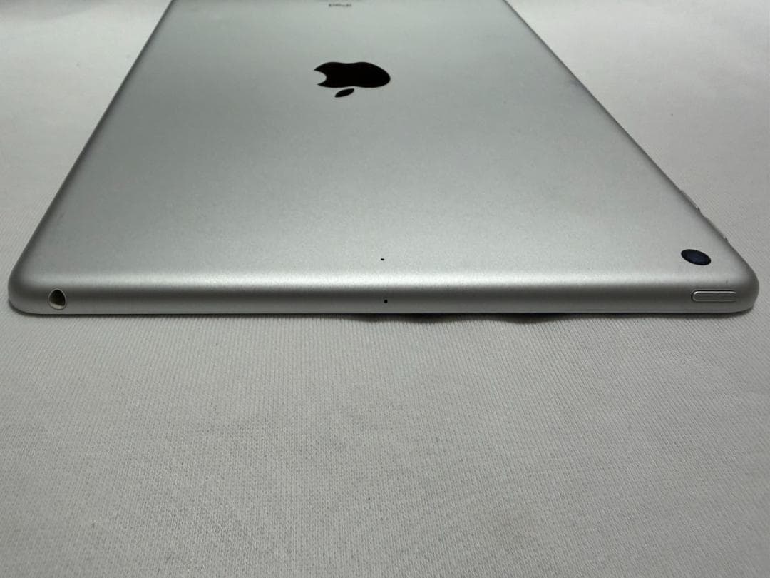 iPad 第9世代 64GB Wi-Fiモデル シルバー キーボード・充電器付き