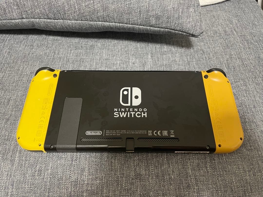 Nintendo Switch 本体　ピカブイエディション