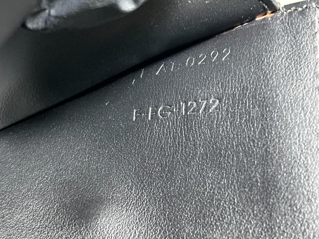 CELINE トリオンフ ブラック レザー 二つ折り財布
